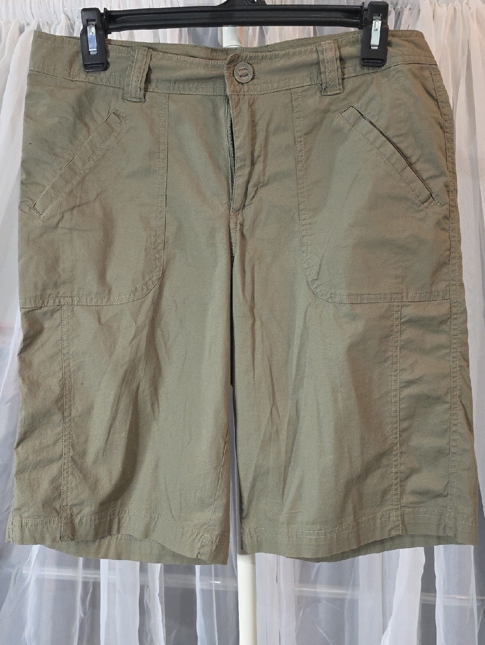 #251 Columbia Women's Olive Green Bermuda Shorts
